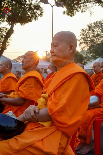 ภาพ No.208633:ตักบาตรพระ 1,743 รูป ครบรอบ 743 ปี นครน่าน ถวายเป็นพุทธบูชา น้อมบุญกุศลอุทิศให้บรรพบุรุษ วันอาทิตย์ ที่ 16 กุมภาพันธ์ พ.ศ. 2568 ณ ถนนคนเดินข่วงเมืองน่าน ต.ในเวียง อ.เมือง จ.น่าน