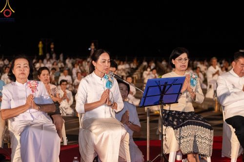 ภาพ No.175926:พิธีจุดประทีปโคมลาน, โคมลอยและลอยกระทง ถวายประทีปเป็นพุทธบูชา สร้างความสว่างไสวให้กับแผ่นดินด้วยแสงธรรม วันที่ 15 พฤศจิกายน พ.ศ. 2567 ณ พุทธอุทยานนานาชาติ อ.โพนพิสัย จ.หนองคาย