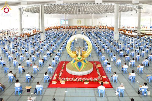 ภาพ No.217106:วันเสาร์ที่ 12 เมษายน พ.ศ. 2568 พิธีบุพเปตพลี ครั้งที่ 162 ร่วมอุทิศบุญแด่หมู่ญาติที่ล่วงลับไปแล้ว และพิธีถวายภัตตาหารเมนูสวรรค์ ณ หอฉันคุณยายอาจารย์ฯ วัดพระธรรมกาย