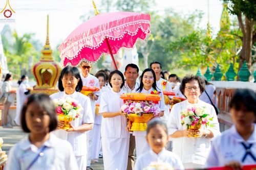 ภาพ No.189292:พิธีทอดผ้าป่าทำนุบำรุงศาสนสถาน ในโครงการธรรมยาตรา กตัญญูบูชา มหาปูชนียาจารย์ พระมงคลเทพมุนี(สด จนฺทสโร) พระผู้ปราบมาร อนุสรณ์สถาน 7 แห่ง ปีที่ 13 ณ วัดใหม่นพรัตน์  ต.เนินพระปรางค์ อ.สองพี่น้อง จ.สุพรรณบุรี วันที่ 5 มกราคม พ.ศ. 2568
