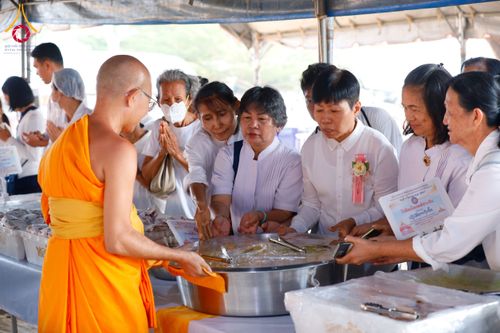 ภาพ No.129229:พิธีถวายภัตตาหารเป็นสังฆทาน แด่คณะพระธรรมยาตราฯ ในโครงการธรรมยาตราอัญเชิญพระบรมสารีริกธาตุ  ประดิษฐาน ณ มหารัตนเจดีย์สิริปทุมสวรรค์ อ.บางกล่ำ จ.สงขลา วันที่ 11 มีนาคม พ.ศ. 2567