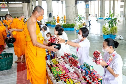 ภาพ No.85709:พิธีตักบาตรฉลองพระใหม่ ในโครงการบรรพชาอุปสมบทหมู่รุ่นเข้าพรรษา ณ วิหารคด 30 วัดพระธรรมกาย วันที่ 13 สิงหาคม พ.ศ. 2566