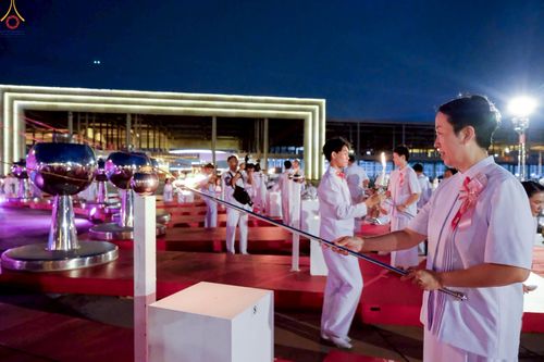 ภาพ No.253732:วันที่ 10 ตุลาคม พ.ศ. 2568 พิธีจุดประทีปบูชาพระผู้ปราบมาร, พิธีจุดประทีปบนพระมหาธรรมกายเจดีย์  20,000 ดวง เนื่องในวันคล้ายวันเกิดครบรอบ 141 ปี พระมงคลเทพมุนี (สด จนฺทสโร)