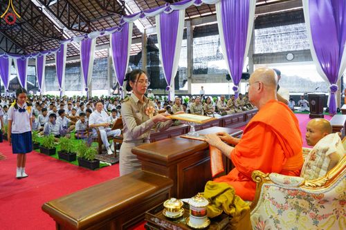 ภาพ No.125612:พิธีมอบโล่และทุนการศึกษา โครงการโรงเรียนส่งเสริมศีลธรรม  "นักบุญขุนเขา" ครั้งที่ ๒ ณ อาคารธรรมสภา วัดบ้านขุน ตำบลบ่อหลวง อำเภอฮอด จังหวัดเชียงใหม่ วันอังคารที่ ๒๗ กุมภาพันธ์ พ.ศ.๒๕๖๗