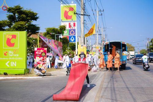 ภาพ No.208061:V.55 สารพัดV สารพัดดี ที่วัดพระธรรมกาย ในโครงการธรรมยาตรา กตัญญูบูชา มหาปูชนียาจารย์ พระมงคลเทพมุนี (สด จนฺทสโร) พระผู้ปราบมาร อนุสรณ์สถาน 7 แห่ง ปีที่ 13 ระหว่างวันที่ 2-31 มกราคม พ.ศ. 2568
