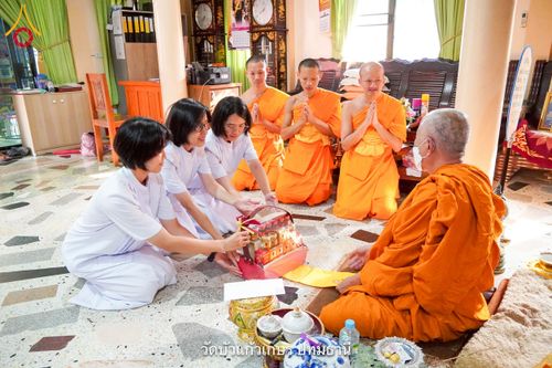 ภาพ No.216090:วันที่ 23 มีนาคม - 3 เมษายน พ.ศ. 2568 ตัวแทนวัดพระธรรมกายกราบถวายฏีกานิมนต์ ร่วมพิธีถวายมหาสังฆทาน 40,000 กว่าวัดทั่วประเทศ นนทบุรี ปทุมธานี อยุธยา