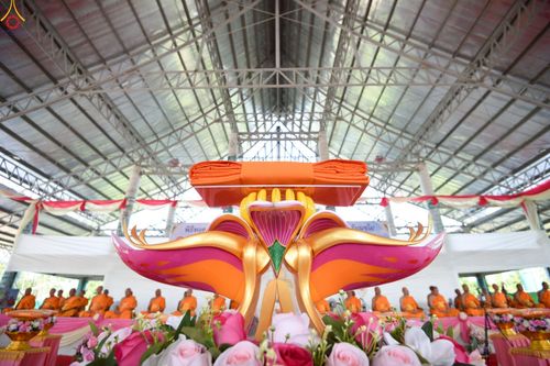 ภาพ No.262393:วันที่ 19 ตุลาคม พ.ศ. 2568 พิธีทอดกฐินสถาปนา แผ่นบันมงคลมหาเศรษฐี อาคาร 80 ปี หลวงพ่อธัมมชโย ในโครงการกฐินสามัคคีทั่วไทย 30,000 วัด บูชาธรรม 81 ปี หลวงพ่อธัมมชโย โดยคณะศิษยานุศิษย์วัดพระธรรมกาย ณ ศูนย์ปฏิบัติธรรมวิหารแดง ต.เจริญธรรม อ.วิหารแดง จ.สระบุรี