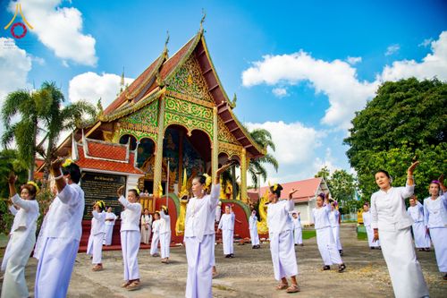 ภาพ No.173377:พิธีทอดกฐิน วัดทาป่าสัก จ.ลำพูน ในโครงการกฐินสามัคคีทั่วไทย 30,000 วัด บูชาธรรม 80 ปี หลวงพ่อธัมมชโย โดยคณะศิษยานุศิษย์วัดพระธรรมกาย วันที่ 3 พฤศจิกายน พ.ศ. 2567