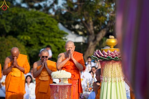 ภาพ No.194807:พิธีจุดประทีปถวายเป็นพุทธบูชา และบูชาธรรมมหาปูชนียาจารย์ ณ วัดสองพี่น้อง ต.ต้นตาล อ.สองพี่น้อง จ.สุพรรณบุรี ในโครงการธรรมยาตรา กตัญญูบูชา มหาปูชนียาจารย์ พระมงคลเทพมุนี(สด จนฺทสโร) พระผู้ปราบมาร อนุสรณ์สถาน 7 แห่ง ปีที่ 13 วันที่ 14 มกราคม พ.ศ. 2568