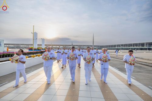 ภาพ No.214930:วันเสาร์ที่ 5 เมษายน พ.ศ. 2568 พิธีเวียนประทักษิณรอบพระมหาธรรมกายเจดีย์  พิธีวันทาเจดีย์ พิธีขอขมาและมอบผ้าไตร ในโครงการบรรพชาสามเณรฟื้นฟูพระพุทธศาสนาทั่วไทย , โครงการหน่อแก้วเปรียญธรรม รุ่นที่ 13 ,  โครงการสามเณรยุวธรรมทายาท รุ่นที่ 33 , โครงการสามเณรมั