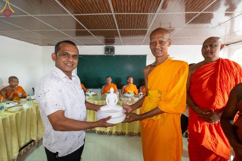 ภาพ No.140118:PhotoStory มหาศรัทธา ธรรมยาตราศรีลังกา EP.3  โครงการสยาม-ลังกา ธรรมยาตรา ฉลองเทศกาลวิสาขบูชาแห่งชาติ ศรีลังกา  บูชาธรรม 80 ปีหลวงพ่อธัมมชโย เส้นทางจาก เมืองดัมบูลลา ไปยัง เมืองมาตะเล  ตั้งแต่วันที่ 17-20 พฤษภาคม พ.ศ. 2567