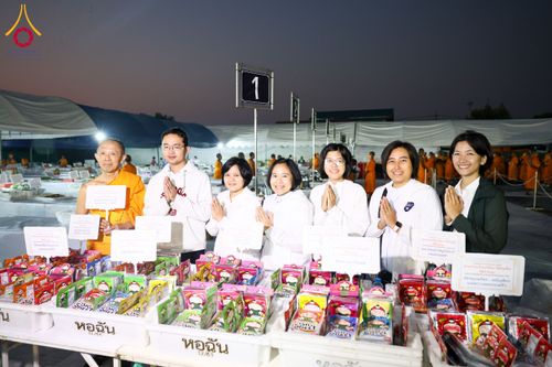 ภาพ No.191004:พิธีถวายภัตตาหารเป็นสังฆทาน แด่พระธรรมยาตรา ณ อนุสรณ์สถานคลองบางนางแท่น อ.สามพราน จ.นครปฐม ในโครงการธรรมยาตรา กตัญญูบูชา มหาปูชนียาจารย์ พระมงคลเทพมุนี(สด จนฺทสโร) พระผู้ปราบมาร อนุสรณ์สถาน 7 แห่ง ปีที่ 13 วันที่ 8 มกราคม พ.ศ. 2568