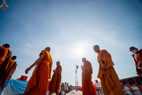 ภาพ No.221539:วันอังคารที่ 22 เมษายน พ.ศ. 2568 ภาพพิธีถวายมหาสังฆทานคณะสงฆ์ 40,000 กว่าวัดทั่วประเทศ เนื่องในวันคุ้มครองโลก ชุดที่ 2 (ปลื้มให้สมการรอคอย) ณ ลานธรรมพระมหาธรรมกายเจดีย์ วัดพระธรรมกาย