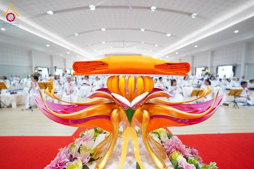 ภาพ No.174262:พิธีทอดกฐินกตัญญูบูชาธรรม ณ พระมหาเจดียทัตตชีโว ศูนย์อบรมเยาวชนกาญจนบุรี ในโครงการกฐินสามัคคีทั่วไทย 30,000 วัด บูชาธรรม 80 ปี หลวงพ่อธัมมชโย โดยคณะศิษยานุศิษย์วัดพระธรรมกาย วันที่ 9 พฤศจิกายน พ.ศ. 2567