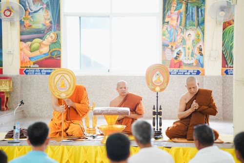 ภาพ No.165547:พิธีทอดกฐิน ณ วัดโพธิ์ชุม จ.เลย ในโครงการกฐินสามัคคีทั่วไทย 30,000 วัด บูชาธรรม 80 ปี หลวงพ่อธัมมชโย โดยคณะศิษยานุศิษย์วัดพระธรรมกาย วันที่ 21 ตุลาคม พ.ศ. 2567