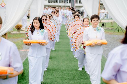 ภาพ No.266809:วันที่ 5 พฤศจิกายน พ.ศ. 2568 พิธีทอดกฐิน ณ อนุสรณ์สถานพระมงคลเทพมุนี  (สด จนฺทสโร) ผู้ค้นพบวิชชาธรรมกาย สถานที่ตั้งมโนปณิธานบวชตลอดชีวิต คลองบางนางแท่น ต.หอมเกร็ด อ.สามพราน จ.นครปฐม