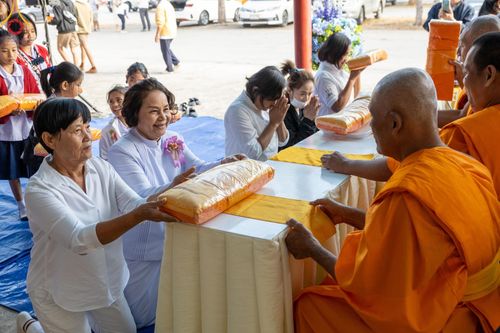 ภาพ No.189857:พิธีทอดผ้าป่าทำนุบำรุงศาสนสถาน ณ วัดอัมพวัน ต.สองพี่น้อง อ.สองพี่น้อง จ.สุพรรณบุรี ในโครงการธรรมยาตรา กตัญญูบูชา มหาปูชนียาจารย์ พระมงคลเทพมุนี(สด จนฺทสโร) พระผู้ปราบมาร อนุสรณ์สถาน 7 แห่ง ปีที่ 13 วันที่ 5 มกราคม พ.ศ. 2568