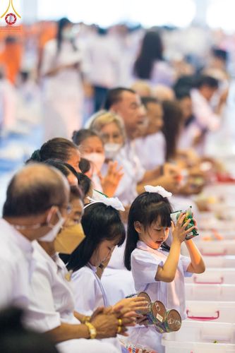 ภาพ No.122998:พิธีตักบาตร และพิธีบูชาข้าวพระ ในวันอาทิตย์ต้นเดือนที่ 4 กุมภาพันธ์ พ.ศ. 2567 ณ วัดพระธรรมกาย จ.ปทุมธานี