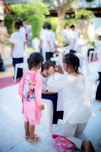 ภาพ No.216854:วันเสาร์ที่ 5 เมษายน พ.ศ. 2568 พิธีตัดปอยผม พิธีขอขมาผู้ปกครอง พิธีมอบบาตรและผ้าไตร พิธีบรรพชา ณ ศูนย์ปฏิบัติธรรมและศูนย์อบรมเยาวชนพระนครศรีอยุธยา ต.พุทเลา อ.บางปะหัน จ.พระนครศรีอยุธยา