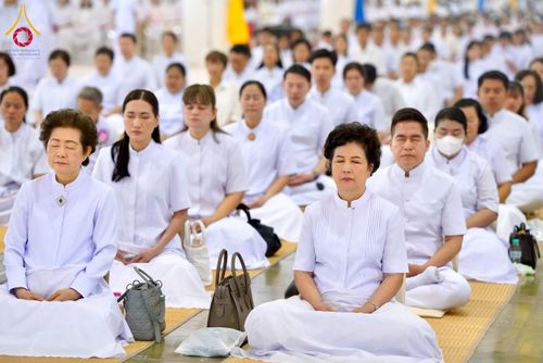 ภาพ No.258107:วันอาทิตย์ที่ 5 ตุลาคม พ.ศ. 2568 พิธีบูชาข้าวพระ ณ สภาธรรมกายสากล วัดพระธรรมกาย