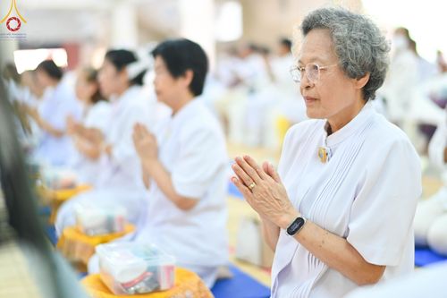 ภาพ No.101116:พิธีอุปสมบทหมู่ ในโครงการอุปสมบทบูชาธรรม มหาปูชนียาจารย์ พ.ศ. 2566 ณ วัดท่าเกวียน อำเภอพนมสารคาม จังหวัดฉะเชิงเทรา วันที่ 5 ธันวาคม พ.ศ. 2566