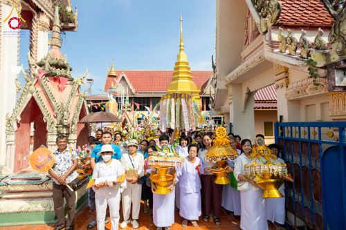 ภาพ No.171686:พิธีทอดกฐิน ณ วัดมหาโพธิ์ จ.ลพบุรี ในโครงการกฐินสามัคคีทั่วไทย 30,000 วัด บูชาธรรม 80 ปี หลวงพ่อธัมมชโย โดยคณะศิษยานุศิษย์วัดพระธรรมกาย วันที่ 27 ตุลาคม พ.ศ. 2567