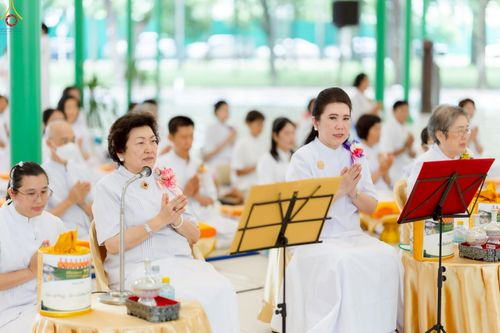 ภาพ No.227679:วันเสาร์ที่ 31 พฤษภาคม พ.ศ.2568 พิธีถวายผ้าไตรแด่สามเณรผู้เข้ารับการอุปสมบท , พิธีอุปสมบทสามเณรเตรียม DCI วัดพระธรรมกาย จ.ปทุมธานี