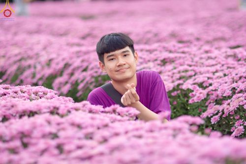 ภาพ No.102900:สาธุชนร่วมรับบุญเก็บดอกเบญจทรัพย์ ในวันที่ 19 ธันวาคม พ.ศ. 2566 (วันแรก) ณ บริเวณวัดพระธรรมกาย จ.ปทุมธานี