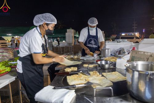 ภาพ No.108068:พิธีถวายภัตตาหารเป็นสังฆทาน แด่คณะพระธรรมยาตราฯ ในโครงการธรรมยาตรากตัญญูบูชา มหาปูชนียาจารย์ พระมงคลเทพมุนี(สด จนฺทสโร) พระผู้ปราบมาร อนุสรณ์สถาน 7 แห่ง ปีที่ 12 วันที่ 8 มกราคม พ.ศ. 2567 ณ อนุสรณ์สถานมหาวิหารพระมงคลเทพมุนี (โลตัสแลนด์) อ.สองพี่น้อง จ.สุ