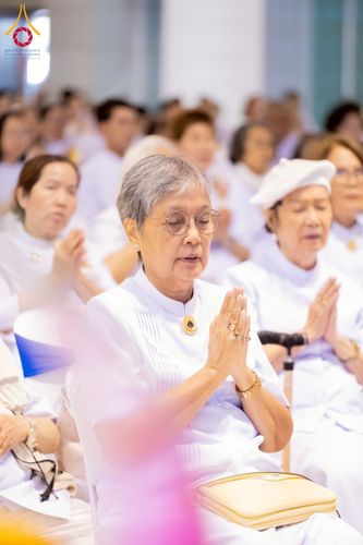 ภาพ No.215687:วันอาทิตย์ต้นเดือนที่ 6 เมษายน พ.ศ. 2568 พิธีทอดผ้าป่าสมทบ เพื่องานถวายมหาสังฆทาน 40,000 กว่าวัดทั่วประเทศ ณ สภาธรรมกายสากล วัดพระธรรมกาย