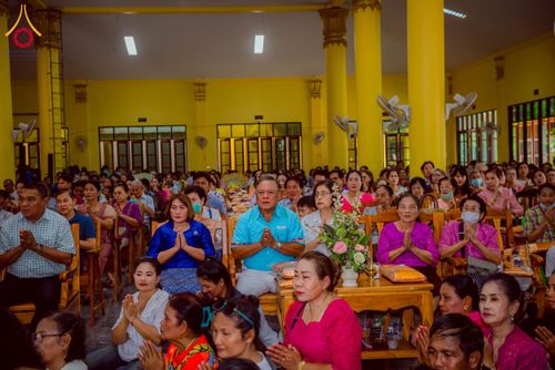 ภาพ No.177196:พิธีทอดกฐิน ณ วัดตรีมิตรประดิษฐาราม ต.รางหวาย อ.พนมทวน จ.กาญจนบุรี ในโครงการทอดกฐินสามัคคีทั่วไทย 30,000 วัด บูชาธรรม 80 ปี หลวงพ่อธัมมชโย โดยคณะศิษยานุศิษย์วัดพระธรรมกาย วันที่ 15 พฤศจิกายน พ.ศ. 2567