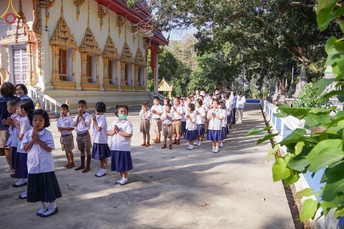 ภาพ No.195181:พิธีทอดผ้าป่าทำนุบำรุงศาสนสถาน ณ วัดพรสวรรค์ ต.หนองบ่อ อ.สองพี่น้อง จ.สุพรรณบุรี ในโครงการธรรมยาตรา กตัญญูบูชา มหาปูชนียาจารย์ พระมงคลเทพมุนี(สด จนฺทสโร) พระผู้ปราบมาร อนุสรณ์สถาน 7 แห่ง ปีที่ 13 วันที่ 13 มกราคม พ.ศ. 2568