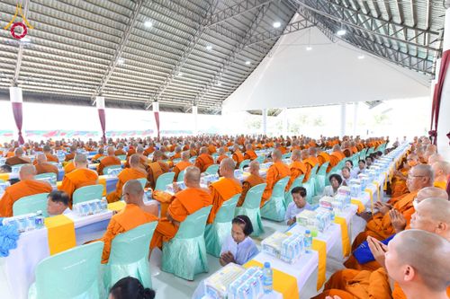 ภาพ No.175555:พิธีถวายมหาสังฆทาน 348 วัด ฉลองครบรอบ 8 ปี ธุดงค์สถานอำนาจเจริญ บูชาธรรม 80 ปี หลวงพ่อธัมมชโย วันที่ 17 พฤศจิกายน พ.ศ. 2567