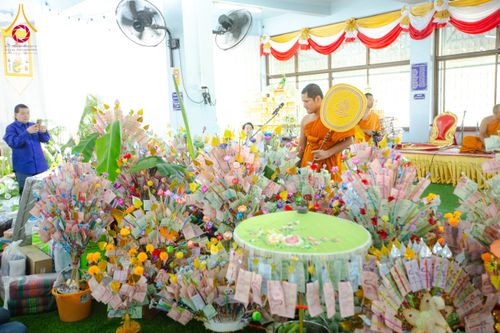 ภาพ No.175163:พิธีทอดกฐิน วัดโบสถ์อินทราราม ต.หัวรอ จ.พระนครศรีอยุธยา ในโครงการกฐินสามัคคีทั่วไทย 30,000 วัด บูชาธรรม 80 ปี หลวงพ่อธัมมชโย โดยคณะศิษยานุศิษย์วัดพระธรรมกาย วันที่ 10 พฤศจิกายน พ.ศ. 2567