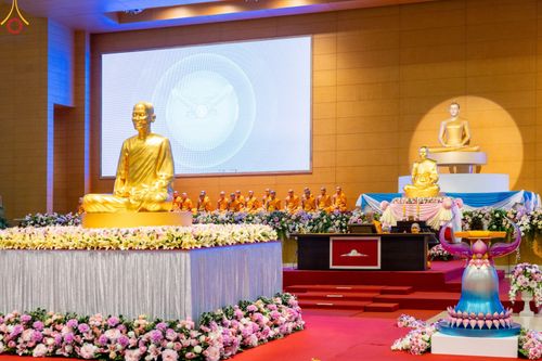 ภาพ No.88817:พิธีบูชาครูผู้ค้นพบวิชชาธรรมกาย วันศุกร์ที่ 29 กันยายน พ.ศ. 2566 วันเพ็ญขึ้น 15 ค่ำ เดือน 10 ณ วัดพระธรรมกาย