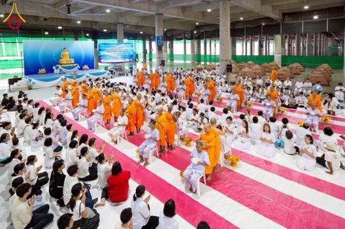 ภาพ No.230698:วันที่ 29 มิถุนายน พ.ศ.2568 พิธีตัดปอยผมและปลงผมนาคธรรมทายาท โครงการบรรพชาอุปสมบทหมู่ รุ่นเข้าพรรษา ณ วิหารคด วัดพระธรรมกาย