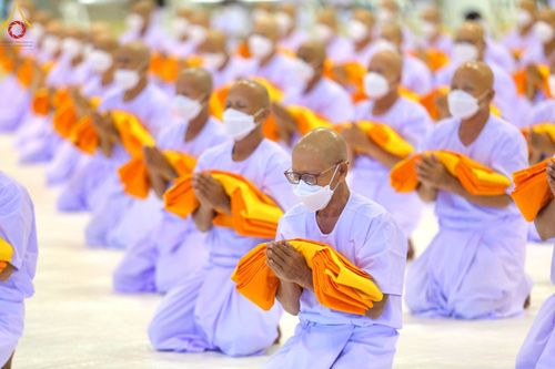 ภาพ No.101642:พิธีขอบรรพชา, พิธีขอสรณคมน์และศีล, พิธีถวายบาตร ในโครงการอุปสมบทหมู่ รุ่นบูชาธรรมมหาปูชนียาจารย์ ณ วัดพระธรรมกาย วันที่ 9 ธันวาคม พ.ศ. 2566