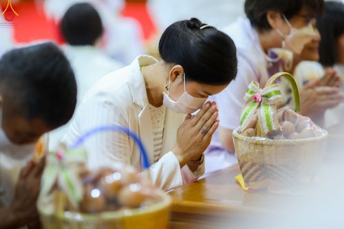 ภาพ No.89736:พิธีวางแผ่นจารึกชื่อ เพื่อนำไปประดิษฐานไว้ในฐานองค์พระประธาน เนื่องในโอกาสครบรอบ 10 ปี ศูนย์ปฏิบัติธรรมนครราชสีมา วันอาทิตย์ที่ 24 กันยายน พ.ศ. 2566