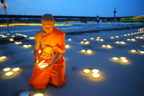ภาพ No.154791:พิธีจุดประทีป, พิธีฉลองชัยสวดมนต์บทธัมมจักกัปปวัตนสูตร ณ มหารัตนวิหารคด วัดพระธรรมกาย วันอังคารที่ 17 กันยายน พ.ศ. 2567
