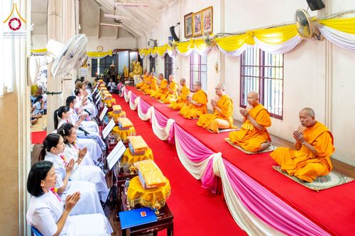 ภาพ No.197262:พิธีทอดผ้าป่าทำนุบำรุงศาสนสถาน ณ วัดอัมพวัน ตำบลบางม่วง อำเภอบางใหญ่ จังหวัดนนทบุรี ในโครงการธรรมยาตรา กตัญญูบูชา มหาปูชนียาจารย์ พระมงคลเทพมุนี(สด จนฺทสโร) พระผู้ปราบมาร อนุสรณ์สถาน 7 แห่ง ปีที่ 13 วันที่ 17 มกราคม พ.ศ. 2568