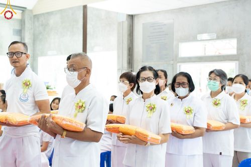 ภาพ No.86028:งานบุญครบรอบ 12 ปี ณ ศูนย์อบรมเยาวชนนครปฐม วันเสาร์ ที่ 19 สิงหาคม พ.ศ. 2566 พิธีทอดผ้าป่าบำรุงศูนย์ และพิธีเจริญพระพุทธมนต์ ฉลองหอฉันคุณยายฯ ประธานสงฆ์  พระมหาคมสัน  ธมฺมาสนฺโน ประธานบุญพิธี กัลฯสุนทรินทร์  จันทนา และคณะเจ้าภาพจังหวัดนครปฐม