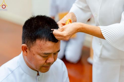 ภาพ No.223128:วันที่ 2 -10 พฤษภาคม พ.ศ. 2568 พิธีตัดปอยผม ปลงผม พิธีขอขมาลาอุปสมบทอุทิศชีวิต ของอุบาสก พิสิทธิ์ หมื่นแกล้ว  ณ วัดพระธรรมกาย