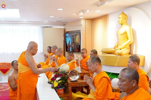 ภาพ No.233661:วันอาทิตย์ที่ 6 กรกฎาคม พ.ศ.2568 พิธีสมโภช 15 ปี วัดพระธรรมกายเกาลูน และพิธีมุทิตาสักการะเปรียญธรรม 9 ประโยค ณ วัดพระธรรมกายเกาลูน เขตปกครองพิเศษฮ่องกง สาธารณรัฐประชาชนจีน