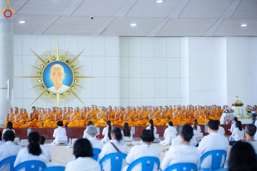 ภาพ No.208344:พิธีสวดพระพุทธมนต์ และถวายภัตตาหารเมนูสวรรค์แด่พระภิกษุ สามเณร วันที่ 15 กุมภาพันธ์ พ.ศ. 2568 ณ หอฉันคุณยายอาจารย์ฯ วัดพระธรรมกาย