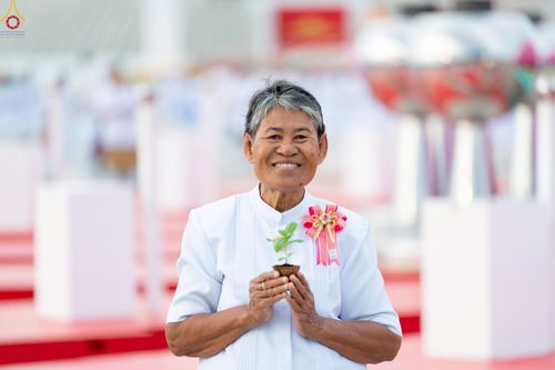 ภาพ No.253074:วันที่ 10 ตุลาคม พ.ศ. 2568 พิธีปลูกต้นทรัพย์บานชื่น ณ ลานธรรม วัดพระธรรมกาย