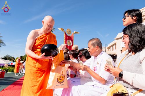 ภาพ No.179822:พิธีทอดกฐินบรมจักรพรรดิ สร้างอุโบสถ 80 ปี บูชาธรรมหลวงพ่อธัมมชโย ณ วัดพระธรรมกายแคลิฟอร์เนีย ประเทศสหรัฐอเมริกา วันอาทิตย์ที่ 10 พฤศจิกายน พ.ศ. 2567