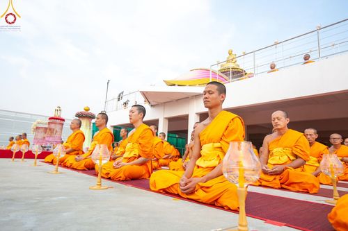 ภาพ No.201550:พิธีจุดประทีปถวายเป็นพุทธบูชา และบูชาธรรมมหาปูชนียาจารย์ ณ อาคารธรรมยาตรา กตัญญูบูชามหาปูชนียาจารย์ ตรงข้ามวัดปากน้ำภาษีเจริญ จ.กรุงเทพมหานคร ในโครงการธรรมยาตรา กตัญญูบูชา มหาปูชนียาจารย์ พระมงคลเทพมุนี(สด จนฺทสโร) พระผู้ปราบมาร อนุสรณ์สถาน 7 แห่ง