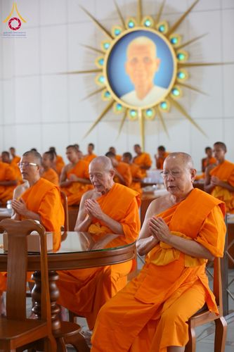 ภาพ No.210593:วันเสาร์ที่ 8 มีนาคม พ.ศ. 2568 พิธีสวดพระพุทธมนต์ และถวายภัตตาหารเมนูสวรรค์แด่พระภิกษุ สามเณร ณ หอฉันคุณยายอาจารย์ฯ วัดพระธรรมกาย