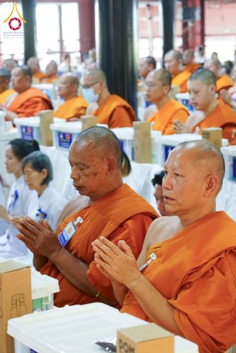 ภาพ No.202137:พิธีเจริญพระพุทธมนต์ ปฏิบัติธรรม มอบทุนการศึกษา ถวายสังฆทาน 108 วัด เพื่อถวายเป็นพุทธบูชา และขับเคลื่อนโครงการหมู่บ้านรักษาศีล 5 โดยคณะสงฆ์จังหวัดนครปฐม คณะศิษยานุศิษย์วัดพระธรรมกาย โครงการธรรมยาตรา ปีที่ 13 ณ วัดบางปลา อำเภอบางเลน จังหวัดนครปฐม