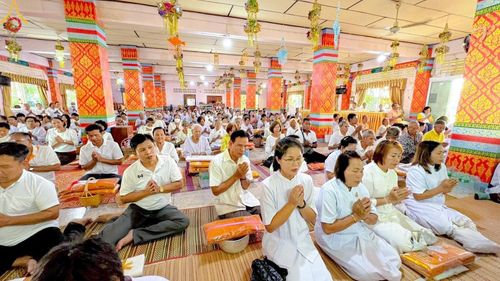 ภาพ No.165292:พิธีทอดกฐิน ณ วัดบ้านโนนหวาย จ.อุดรธานี ในโครงการกฐินสามัคคีทั่วไทย 30,000 วัด บูชาธรรม 80 ปี หลวงพ่อธัมมชโย โดยคณะศิษยานุศิษย์วัดพระธรรมกาย วันที่ 20 ตุลาคม พ.ศ. 2567